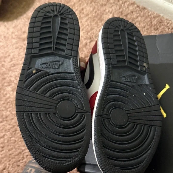 Jordan 1 Mid Chicago Toe
